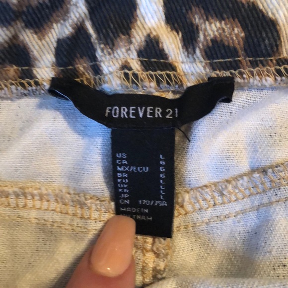 Forever 21 Denim Leopard skirt - Picture 4 of 5